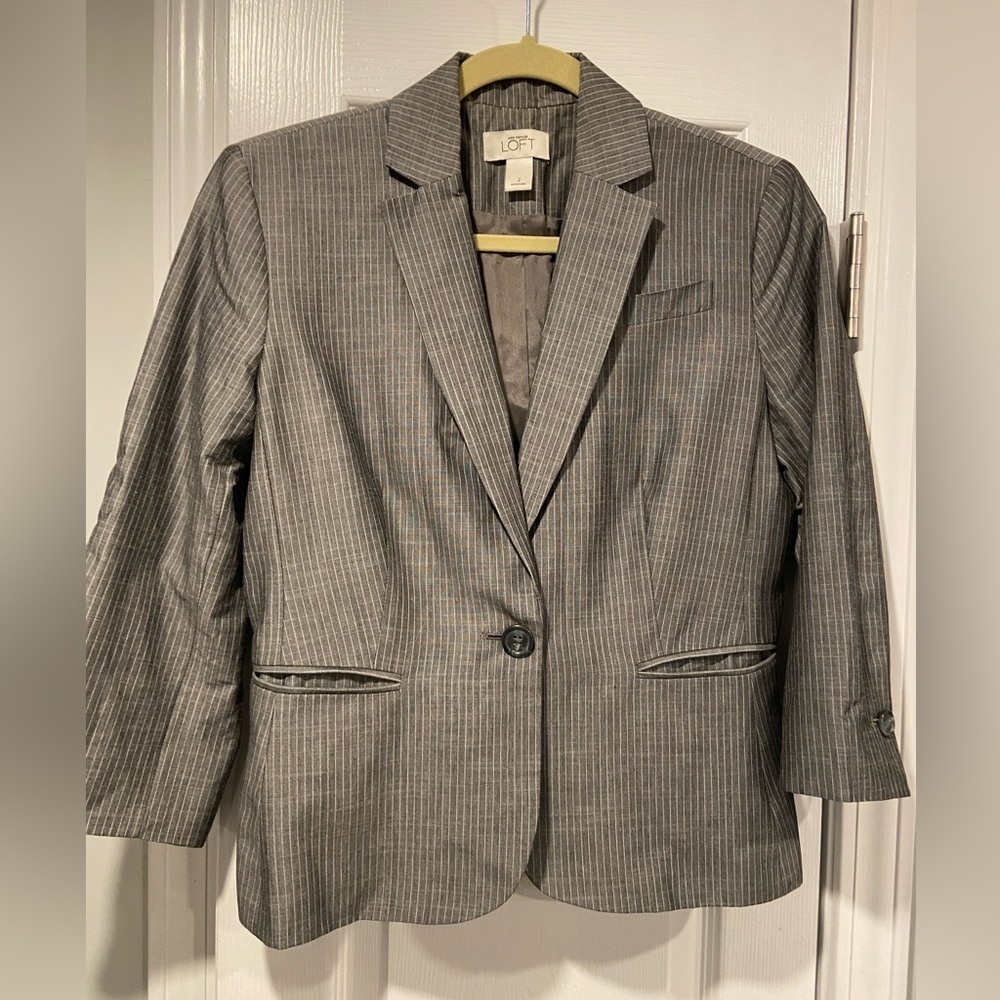 Loft Size 2 Gray Pin Stripe Cropped Button Fronr Blazer Jacket 3/4 Sleeve Pocket